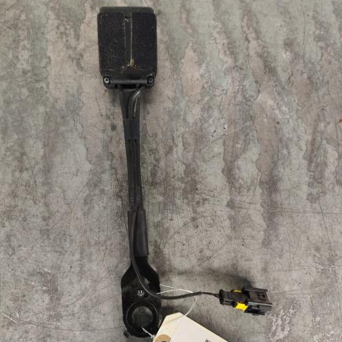 100229736-fa8d31e1-e51c-4720-a13b-f6b00e2631fc-Piece-Attache-ceinture-avant-droit-96765529XT-CITROEN-C4-PICASSO-2-PHASE-1-d55dd5e13121574f2f94a7b3c3001fc9711189ef87cc492f9ba7d1f7760cfc16_m.jpg