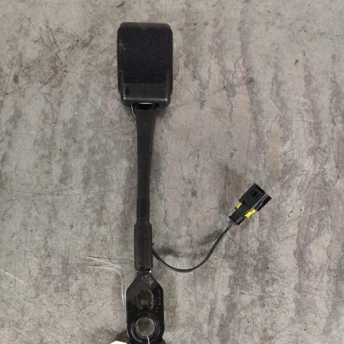 Attache ceinture avant gauche