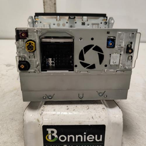 100237271-59430f2c-f908-481e-a89e-f25a32c4917b-Piece-Autoradio-dorigine-958642975X-PORSCHE-CAYENNE-2-PHASE-1-ed26226f0c2aae579aa9a3373dfe3f723ace9eb47ffbcaecaf5e34838c54af40_m.jpg