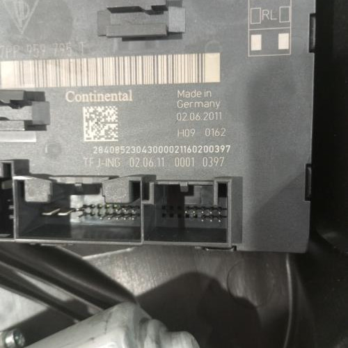 100237291-48206f1b-82fc-4a77-bb57-37bd0d18265b-Piece-Leve-vitre-electrique-arriere-gauche-95862481100-PORSCHE-CAYENNE-2-PHASE-1-3848a459ffac134a3b02a0680673156e7151706dde3535b78fe4cf568e6aac2b_m.jpg