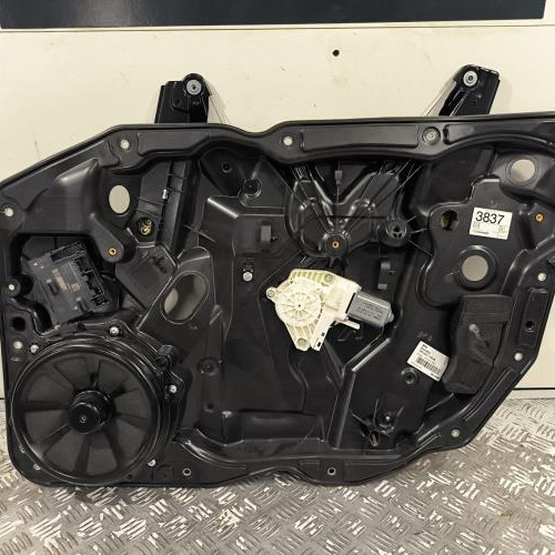 100237292-5885e5b2-d51d-48a0-adf1-5d407f095a57-Piece-Leve-vitre-electrique-avant-droit-95862480200-PORSCHE-CAYENNE-2-PHASE-1-37a122bed7824538a2227a0460bae1ec3401b809d0a25c7c4f24af0fab0ec7a8_m.jpg
