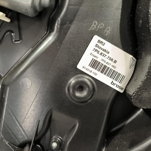 100237292-2595ee22-a8f2-4b32-a48a-2a235e9b23fe-Piece-Leve-vitre-electrique-avant-droit-95862480200-PORSCHE-CAYENNE-2-PHASE-1-05ba4efa23e62bc4d4a0ef9f84730274eab766e5785df2999d5d212a552d2812_m.jpg
