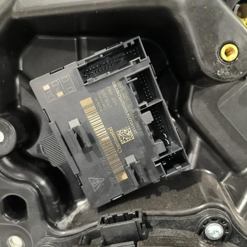 100237292-9de2c403-5428-49b2-938d-7e88cfe33a66-Piece-Leve-vitre-electrique-avant-droit-95862480200-PORSCHE-CAYENNE-2-PHASE-1-1876cf2f4b60ccb0bc1c51aba1b4e8a5203e1b82229de47ce0ec9e8b47e31e8b_m.jpg