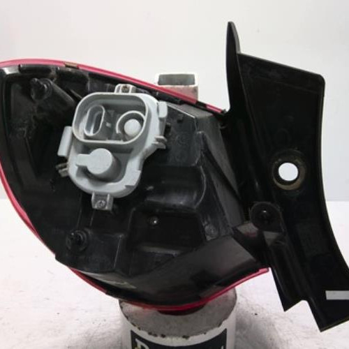 100463576-bf226e57-64f4-4b19-9aec-5283dfad8dee-Piece-100463576-Feu-arriere-principal-droit-50513612-ALFA-ROMEO-GIULIETTA-2-PHASE-1-17-TBI-16V-TURBO-953a91cb08b78f0430588c1012d97be54248e356153533ebe08cfa2ad1b97c6d_m.jpg