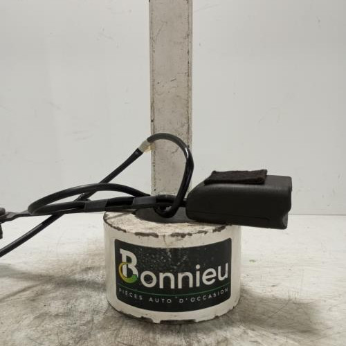Attache ceinture avant gauche