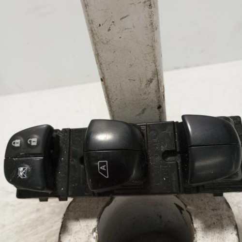 100476928-f17bfee2-ba62-448e-87be-60d8feb7708e-Piece-Interrupteur-de-leve-vitre-avant-gauche-25401-4EA1A-NISSAN-QASHQAI-2-PHASE-1-9bcc619bf0c247a1b8db678e78fd2a971107001e9397802c51a859fc214316c3_m.jpg