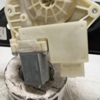 100476932-341eb4f5-b50e-4a1d-9cc7-19a490e81f51-Piece-Leve-vitre-electrique-avant-gauche-80701-4EA3C-NISSAN-QASHQAI-2-PHASE-1-7f85da7806f276363183a04522792305d63b6b649c000d6701f457f09de8738a_m.jpg