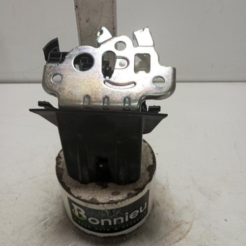 100478532-02ac495d-bd50-468a-b3aa-7490e1d4f2e3-Piece-Fermeture-centralisee-coffre-8R0827505A-AUDI-Q5-1-PHASE-2-e59cd13dfed8288dfa560743d2a20653b1b89817e244dce35d5b0e06b7ac7c0e_m.jpg