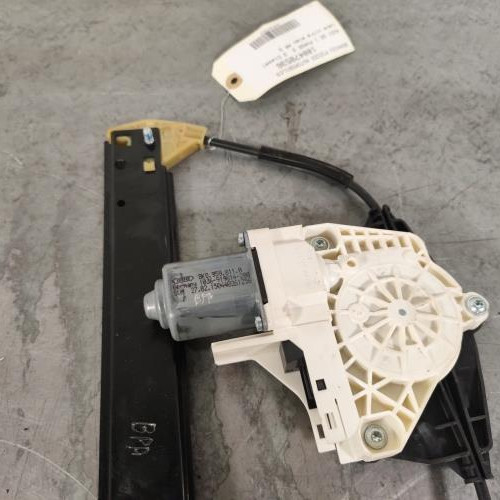 100478536-abf5d2ae-4dc8-43c6-90a7-bb3574569610-Piece-Leve-vitre-electrique-arriere-gauche-8R0839461E-AUDI-Q5-1-PHASE-2-76103d447027e7256da4e4c4849fd3fda0a22b55f3fb824c74cfcca8641859ba_m.jpg