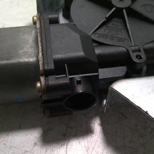 100500279-de4915ce-7263-4c5b-947e-d6e9d2b915ba-Piece-100500279-Leve-vitre-electrique-avant-droit-8200188551-RENAULT-KANGOO-1-PHASE-2-19D-8V-262389be5897b4c26a47e57c12b193a9d39866c431b34a9c1401d25a4b993592_m.jpg