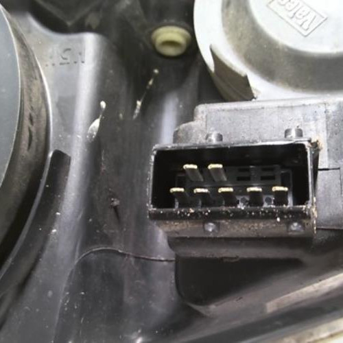 100560264-afbc2ac5-9585-4fdf-8ea6-42c2aae1b32a-Piece-100560264-Optique-avant-principal-droit-620695-PEUGEOT-207-PHASE-1-14-VTI-16V-ab8b4814ba445f5e6413a1d68284efbe0bac485f73555c01f155c2b383b8b00b_m.jpg