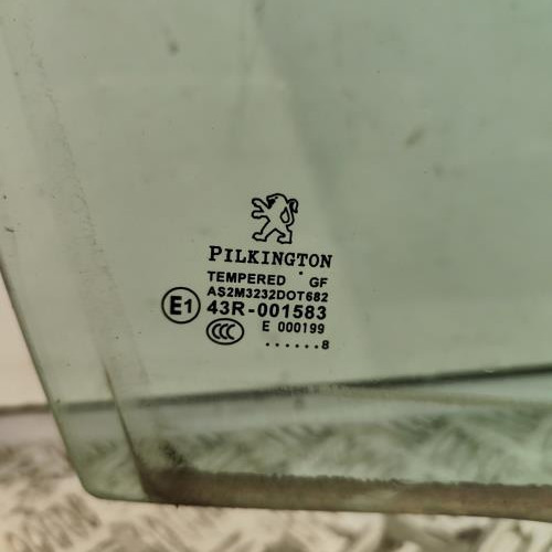 100560288-6495b1c0-d91d-4344-95e0-43d85cc99e68-Piece-Vitre-avant-droit-9202H3-PEUGEOT-207-PHASE-1-6cee220bd7d8c92b3674267e79f60d766139d78a04b640d92657bf51ff7915ff_m.jpg