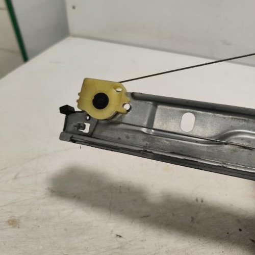 100560774-51f810eb-52db-4bdf-acb1-d2fdffbfce4e-Piece-Leve-vitre-electrique-avant-droit-9222W9-PEUGEOT-207-PHASE-1-dfeb39eb1f743857bba38da2021a496962c5fdabf9fa04d00c25ef1368a766a5_m.jpg