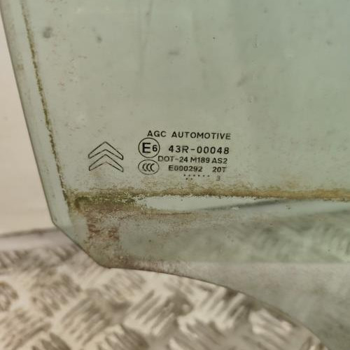 100921499-d1343945-e05e-4362-a0aa-67558c9c57b0-Piece-Vitre-arriere-droit-00009204S6-CITROEN-C3-2-PHASE-1-50fdc960a472390f5bf615c87ccb3c04f14a92cd9647ed87b5b5d4f975ded0aa_m.jpg