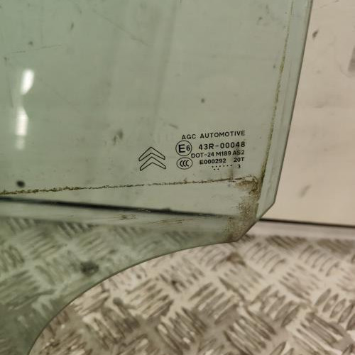 100921500-6ebf479f-56f3-40a4-a485-f57b68a0ecd5-Piece-Vitre-arriere-gauche-00009203KF-CITROEN-C3-2-PHASE-1-48786aeccf2d80adee95e4b1f97f7fabeded4af08321d35f3107482d77a26a80_m.jpg