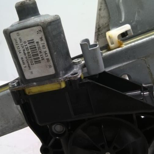 100924801-a2cc8c59-6dac-4ebd-89fd-6d161bf32abb-Piece-100924801-Leve-vitre-electrique-avant-droit-9673154380-PEUGEOT-208-1-PHASE-1-12-VTI-12V-1f8b8ea4047800e7d0793820e53d60da2527b35798dcbfa072877e75da6cea2b_m.jpg
