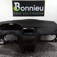 100924811-c0512c9d-6680-4d1c-bafb-aec44640a1a8-Piece-100924811-Planche-de-bord-complete-16077378ZD-PEUGEOT-208-1-PHASE-1-12-VTI-12V-c5a58a947bac2288e1d0e2f53b076a8707be7d62406b2ddf1211efe3eeac9b65_m.jpg
