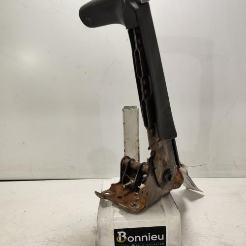 101129302-218fe574-aec0-4939-8e29-cb8add1ea913-Piece-Levier-frein-a-main-360102870R-RENAULT-KANGOO-2-PHASE-1-ff31cd1e67bf4de59c9810bd8aecdade1327472bdbc686b87bd2c2845a416781_m.jpg
