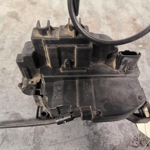 101367088-bc961633-280b-4217-9ddd-89d69a4035c3-Piece-Fermeture-centralisee-avant-droit-8200300125-RENAULT-CLIO-3-PHASE-1-47876ba37893fc9d767a71715c5d6a5a5a448529683bc35eaa9feca39630319b_m.jpg