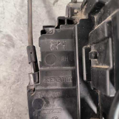 101367088-2579a3c2-d64c-4e4d-8203-dac7a056ac28-Piece-Fermeture-centralisee-avant-droit-8200300125-RENAULT-CLIO-3-PHASE-1-3c447e3acbb66fb94d572befa461a60a3ea6087d4c5a23f425a43bc0ecd43ea2_m.jpg