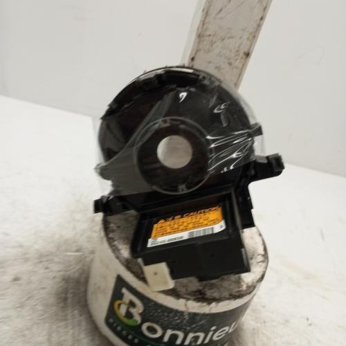 101390658-790c507a-7d11-4bbd-b78e-09d9fa4f3f9b-Piece-Contacteur-tournant-B001123580-PEUGEOT-108-ceeb2d153b9655bad9c461812eef9e39a09724c79d9d0a450b2d154663ce3440_m.jpg