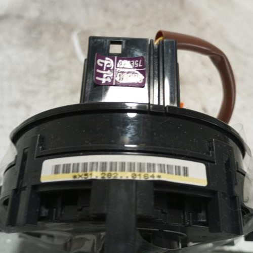101390658-d570cc0d-49d4-423b-a6a6-e36363d88f25-Piece-Contacteur-tournant-B001123580-PEUGEOT-108-792674981be39fa6e0a0999ae3a3b94c371a0dc6df2589aa0f3a561ffb122cc7_m.jpg