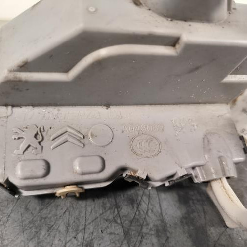 101520856-1bec9163-b7be-4790-b14d-fd6dc63565f1-Piece-Fermeture-centralisee-arriere-droit-9819263380-PEUGEOT-508-1-SW-PHASE-2-BREAK-c9696a875a8de05efa8ce4ac3ad5b3be2c621cd3feccfe059a39b342b87cceea_m.jpg