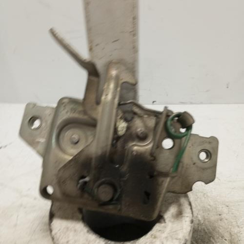 101524857-6407bdae-e202-4540-9253-e900501c9702-Piece-Fermeture-de-capot-8201004024-RENAULT-CLIO-3-PHASE-2-45c5ad672b956f84cf23b93d1188d5776dc263bf16ef327d66798f04bfe1864a_m.jpg