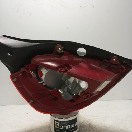 101524859-c2f65964-926e-4a1c-924f-8261ffaa6998-Piece-Feu-arriere-principal-droit-feux-8200886946-RENAULT-CLIO-3-PHASE-2-96a46df430004a15c5a7015828389dfed88f2ba2b85fa5ceef8d9f7acd2b6d9d_m.jpg