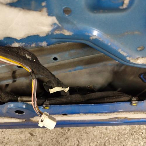 101524880-62bdcbdc-e8b7-4bd1-9ba6-9528f6e9f67a-Piece-Porte-avant-gauche-7751479112-RENAULT-CLIO-3-PHASE-2-1e5cc1871c5e35007fbbbd7b167534154f52f8df8ae4e8f1925d03a68912cbfb_m.jpg