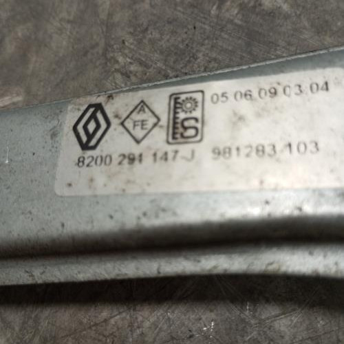 101527553-48db7ef1-e016-4dbf-8499-703d6f569207-Piece-Leve-vitre-electrique-avant-droit-8200291147-RENAULT-CLIO-3-PHASE-2-00f489f001a3551add783fb57b50ae8f9fbbc1a19f074e9821c3232ca552cdfb_m.jpg