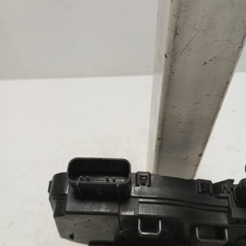 101576956-5b81fbd0-1193-446f-a4f5-11ccbba57885-Piece-Fermeture-centralisee-arriere-droit-814202Y000-HYUNDAI-IX-35-PHASE-2-0dc837df12a611827d4aa499030e857947e77bb80e0c406fb07e915916ddf065_m.jpg