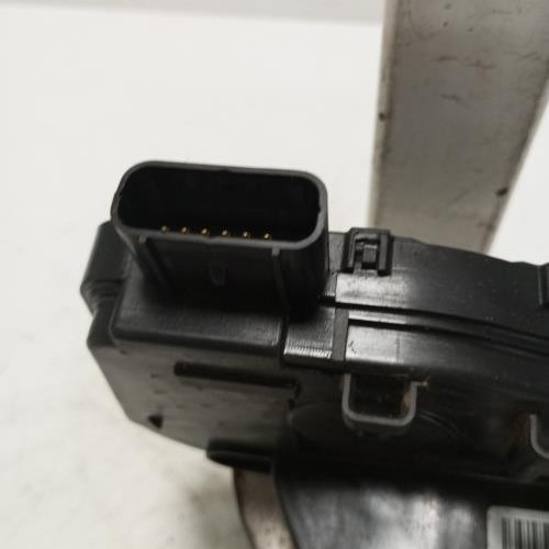 101576958-a6b83e9a-11bc-4389-81c9-9a466fc38cd5-Piece-Fermeture-centralisee-avant-droit-813202Y000-HYUNDAI-IX-35-PHASE-2-63e1dcac5dfe4f6820c9eb50fc2e3f6fc3c6dddd85e90738c4e2bae7ffc5b152_m.jpg