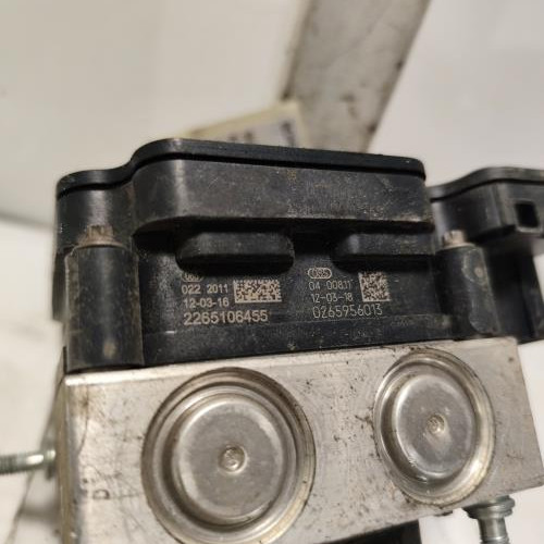 101581570-94e1228b-4f8b-435f-9c04-ac2b67f9b64f-Piece-Bloc-ABS-freins-anti-blocage-56100-70LF2-SUZUKI-SWIFT-4-564922c952d334becb5b1e139bb92c85056eec1a15fe19d2e62e42518d178d5a_m.jpg