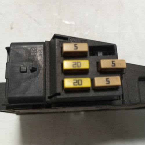 101912677-9a69e065-443f-4230-b31e-2fc0385adf43-Piece-Porte-fusible-9666527580-CITROEN-C4-PICASSO-1-bbb5e85dac778185d28fd90861a73765e265855de6ce0c48215a6df1db8a7e55_m.jpg