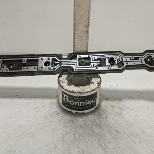 101959306-d54a56eb-54e3-4a79-a13a-e1db4c4530a8-Piece-Platine-feu-arriere-droit-RENAULT-MASTER-3-PHASE-3-8e899de04ba8059bec1fd4fa260185b753f3bf7fe4a6eac75a0f6ef8f8f61861_m.jpg