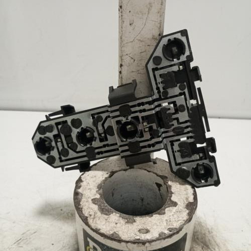 101962072-24e5afa8-ea46-49dd-bdce-9470457dc7b3-Piece-Platine-feu-arriere-droit-1J6945257-VOLKSWAGEN-GOLF-4-a1e6906d0a5f485608b243d0f82a240c43884bad29b3c1b205e888ca18104239_m.jpg