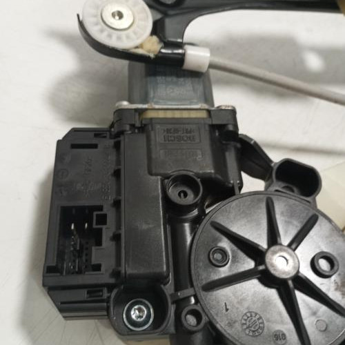 101969492-d6911bd6-a80a-4341-9397-74e38bed2e56-Piece-Leve-vitre-electrique-avant-droit-6R3837462L-VOLKSWAGEN-POLO-5-PHASE-1-205d83e8df86a9e06bb62a7967eee5ecdb25341a1d71ca1b0534f34b2f60d375_m.jpg
