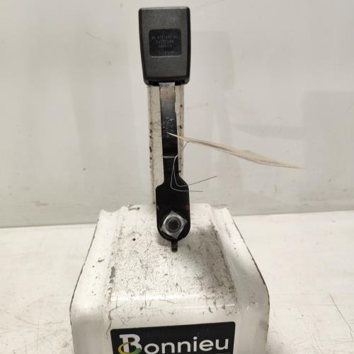Attache ceinture avant droit