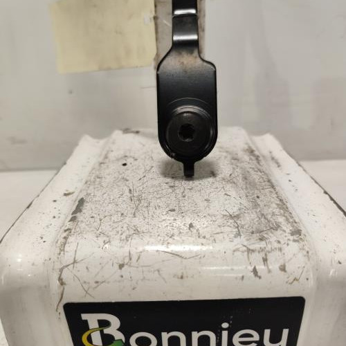 102277139-08357b59-d9d5-4954-8421-c0fd5c591cba-Piece-Attache-ceinture-avant-droit-00008975SZ-CITROEN-C3-2-PHASE-1-a755b4047c57ea3e3e017cdd17158d1cc2201634cd5ddf931c6b9957d67acb30_m.jpg