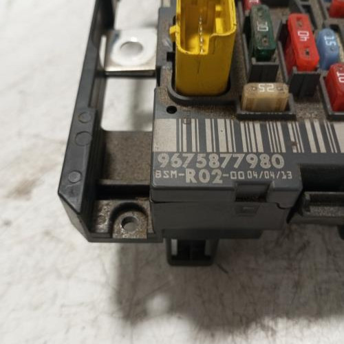 102480780-2b876d49-e6e2-4811-8457-9cbe7ac571c9-Piece-Porte-fusible-9807028580-CITROEN-C4-PICASSO-1-c1a30ccca0bfbd29cc4624f19e1d3b7a0cba8d3532a15900cdf4beb83f7a77e0_m.jpg