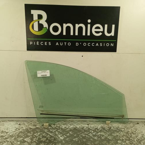 Vitre avant droit