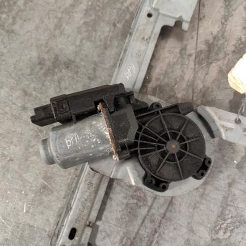 102545346-0d78a0fb-371a-4413-aa41-32bd6a809e45-Piece-Leve-vitre-electrique-arriere-gauche-8201010935-RENAULT-GRAND-SCENIC-2-PHASE-1-5d57b7f4ba6cc9bb3950282afb59eefff3d394d61d438b1ea270fc2c3a4076ab_m.jpg