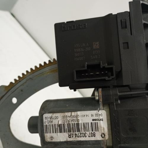 102550842-e65d46b7-9071-4c34-8204-74aa72c8816d-Piece-Leve-vitre-electrique-avant-droit-807205115R-RENAULT-SCENIC-3-PHASE-3-ae8df5059b3e2bb58a443070231d4154f5f7b31c1e81b1f0e1efa6559ddd327b_m.jpg