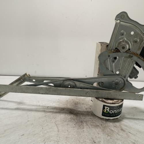 102550842-afc67c39-c262-4be4-bdf1-b78cbee308ea-Piece-Leve-vitre-electrique-avant-droit-807205115R-RENAULT-SCENIC-3-PHASE-3-6a003ad77fc4152f043da41d2afc95f8d314391600d96e0f3947b85cd6489a2d_m.jpg