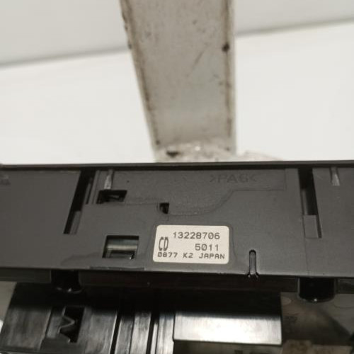 103062287-d5fc72c9-0b9a-4ab0-8fee-bfc7ac119e0c-Piece-Interrupteur-de-leve-vitre-avant-gauche-13228877-OPEL-ZAFIRA-B-PHASE-1-357afae09a8f3ec176e8ebe89a3f580f17dec1f98de47dc4e49396d2a20d29cb_m.jpg