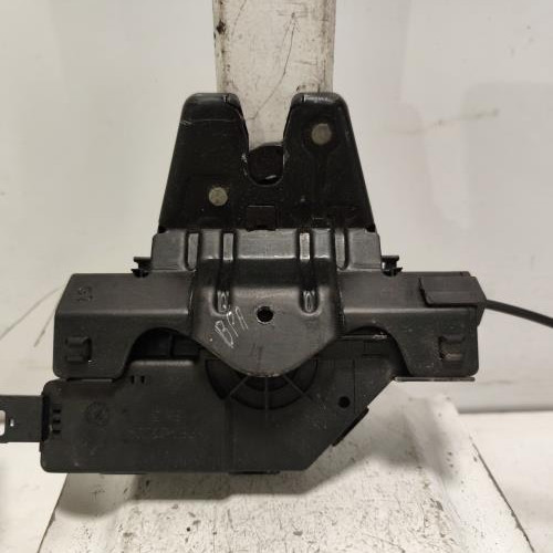 103142402-5e516943-2525-47a4-bb2c-18dbaad53f48-Piece-Fermeture-centralisee-coffre-51247840617-BMW-SERIE-1-E88-CABRIO-3092be31a534c147f490fdebdcef185f5bf7b2ed71e13a26aeba5fced4fdf7b8_m.jpg