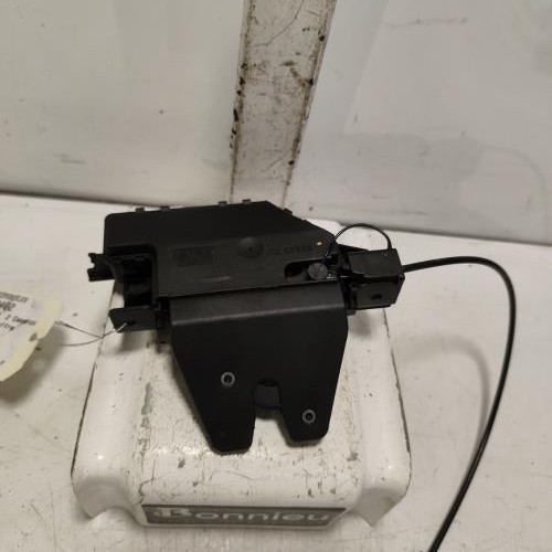 103142402-da663fd9-811a-4941-96a0-a93c9c04abec-Piece-Fermeture-centralisee-coffre-51247840617-BMW-SERIE-1-E88-CABRIO-331488882583299b51a37441f926afc1986a14e5b603977383a31dcb25722416_m.jpg