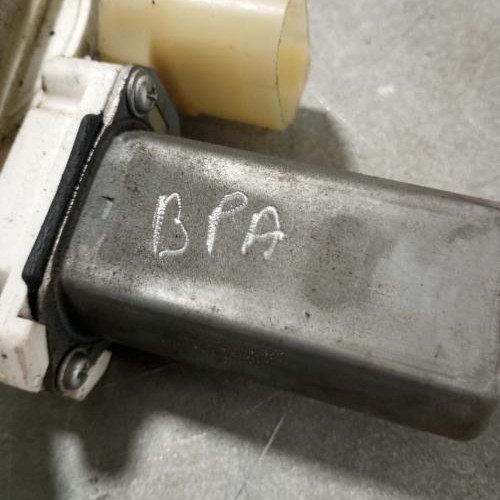 103142406-20ed0faf-676c-4e1a-890e-600844388def-Piece-Leve-vitre-electrique-avant-droit-51337165596-BMW-SERIE-1-E88-CABRIO-7acd08d2639120b67d7e3cfb8680f53188eaac3828cf27df0991108d0f0be68e_m.jpg