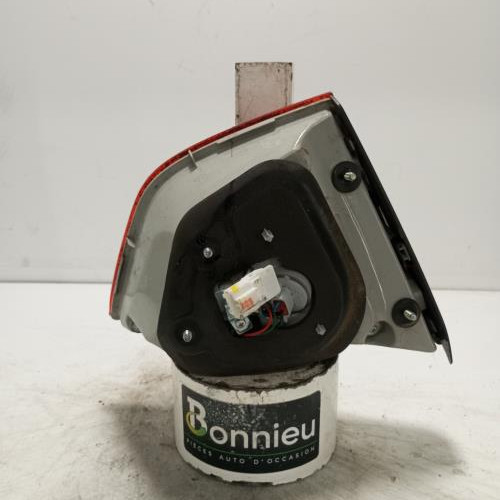 103158411-2e181a40-a911-4596-ba23-bf884e9746af-Piece-Feu-arriere-secondaire-droit-feux-924022Y500-HYUNDAI-IX-35-PHASE-2-966a23f359d0bba0bd12e304796065cd39a433a36755fa27cfa3f4a8908d8a69_m.jpg